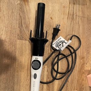 KISS InstaWave Deluxe Automatic Curling Iron With Box, original $50